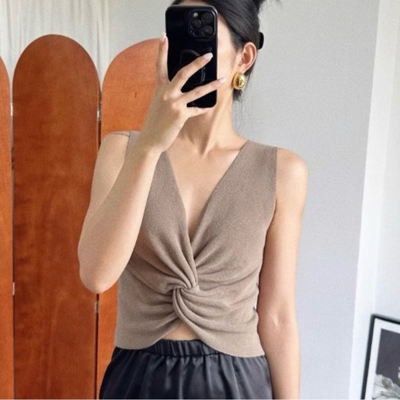 Two Tan Knot Reversible Knit Sleeveless Tops - Picture 8 of 8